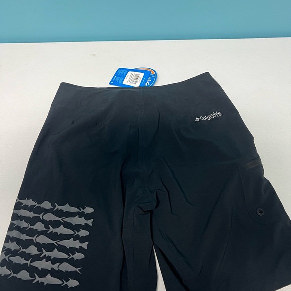 Columbia men's Performance Fishing Shorts. 30x9. w/ bottle opener - Picture 3 of 7